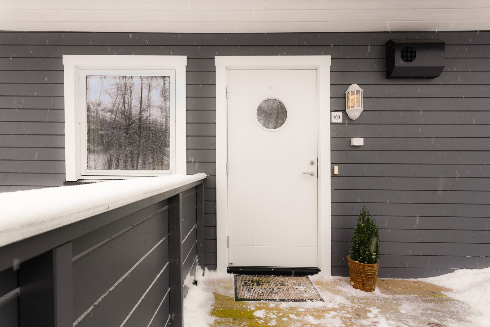 Hyggelig inngangsparti med god plass til å ta imot både beboere og gjester. Galleribilde