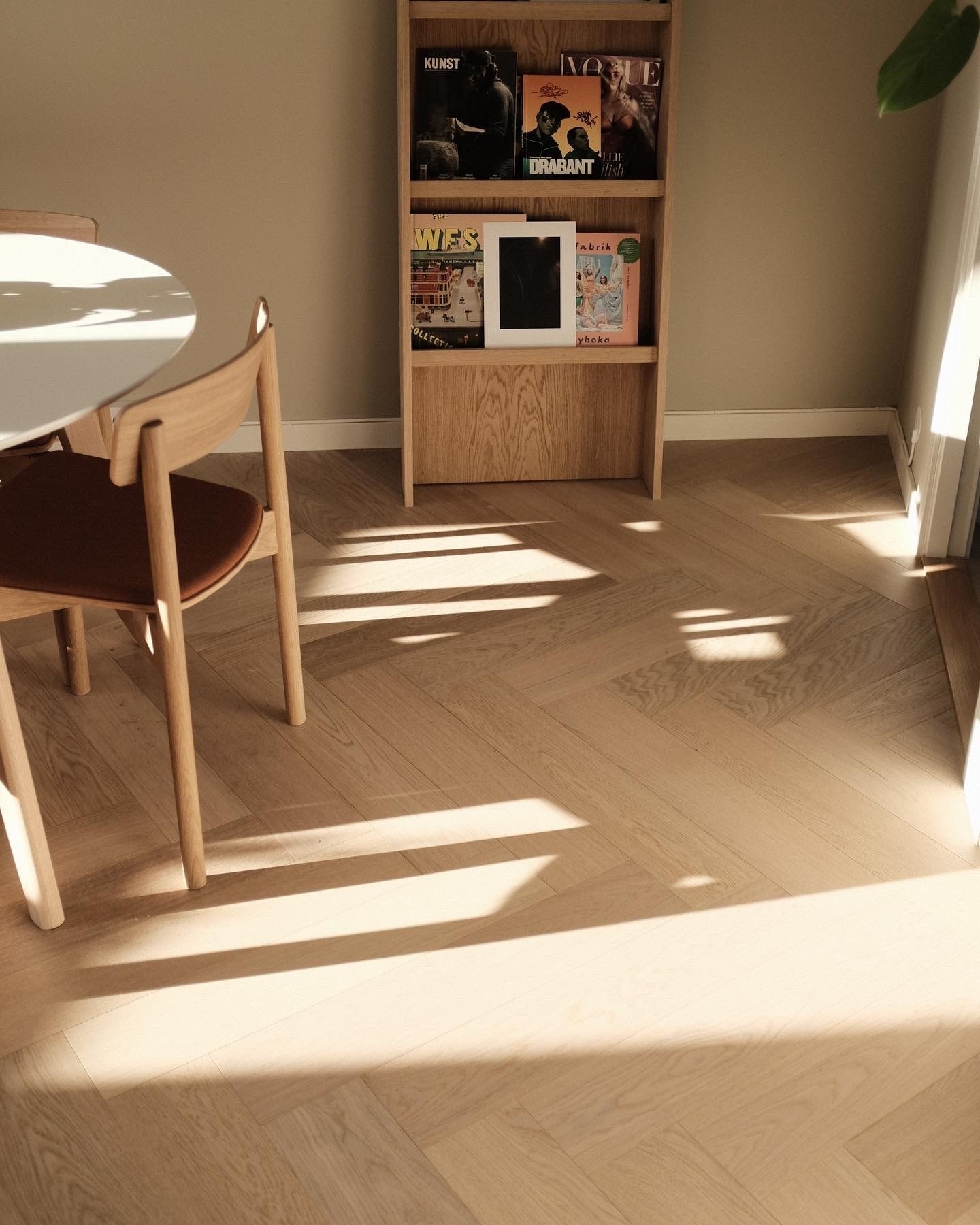 Den nydelige fiskebensparketten ble for øvrig lagt i 2021. Galleribilde