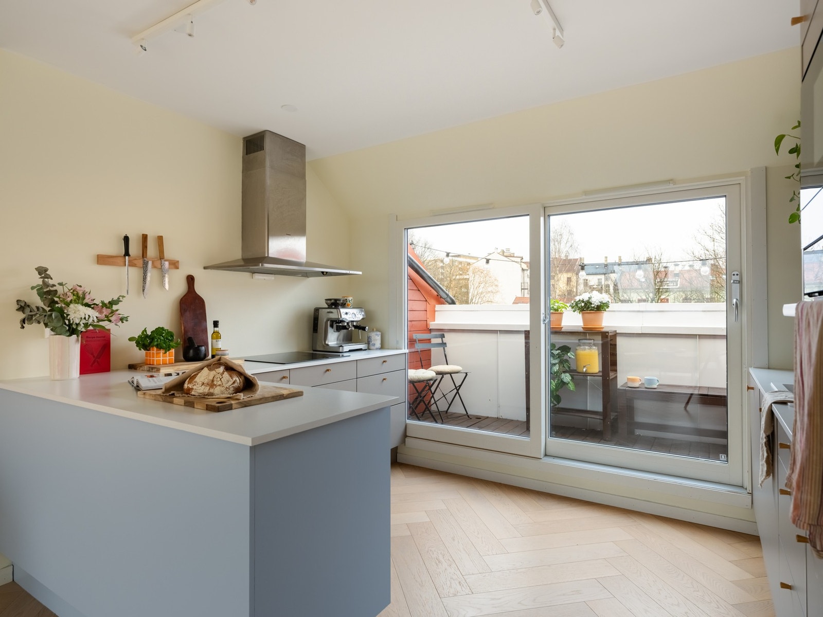 Herfra finner vi også utgangen til takterrassen. Galleribilde