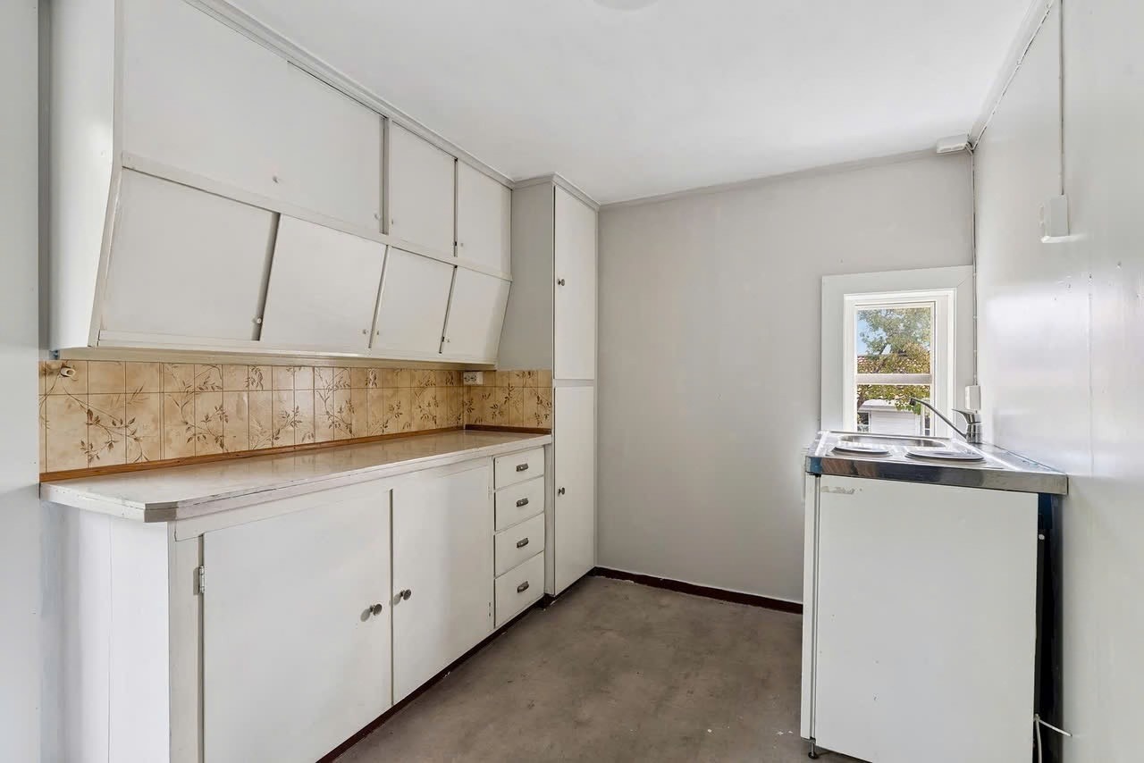 Eldre kjøkken i loftetasje. Galleribilde