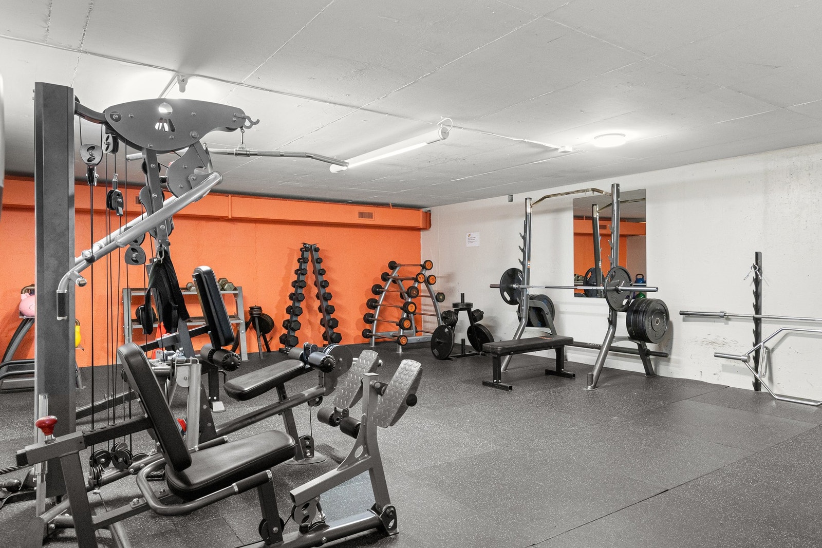 Borettslaget har også tilbud til alle beboerne i form av et flott trimrom. Trimrommet er gratis å bruke for beboerne. Galleribilde