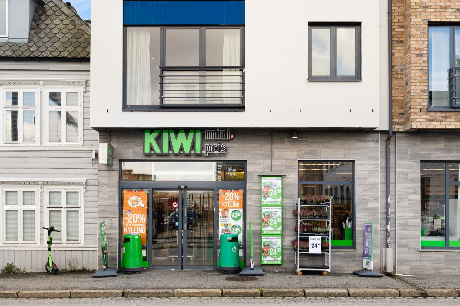 Like ved boligen finner du dagligvarebutikken Kiwi. Galleribilde