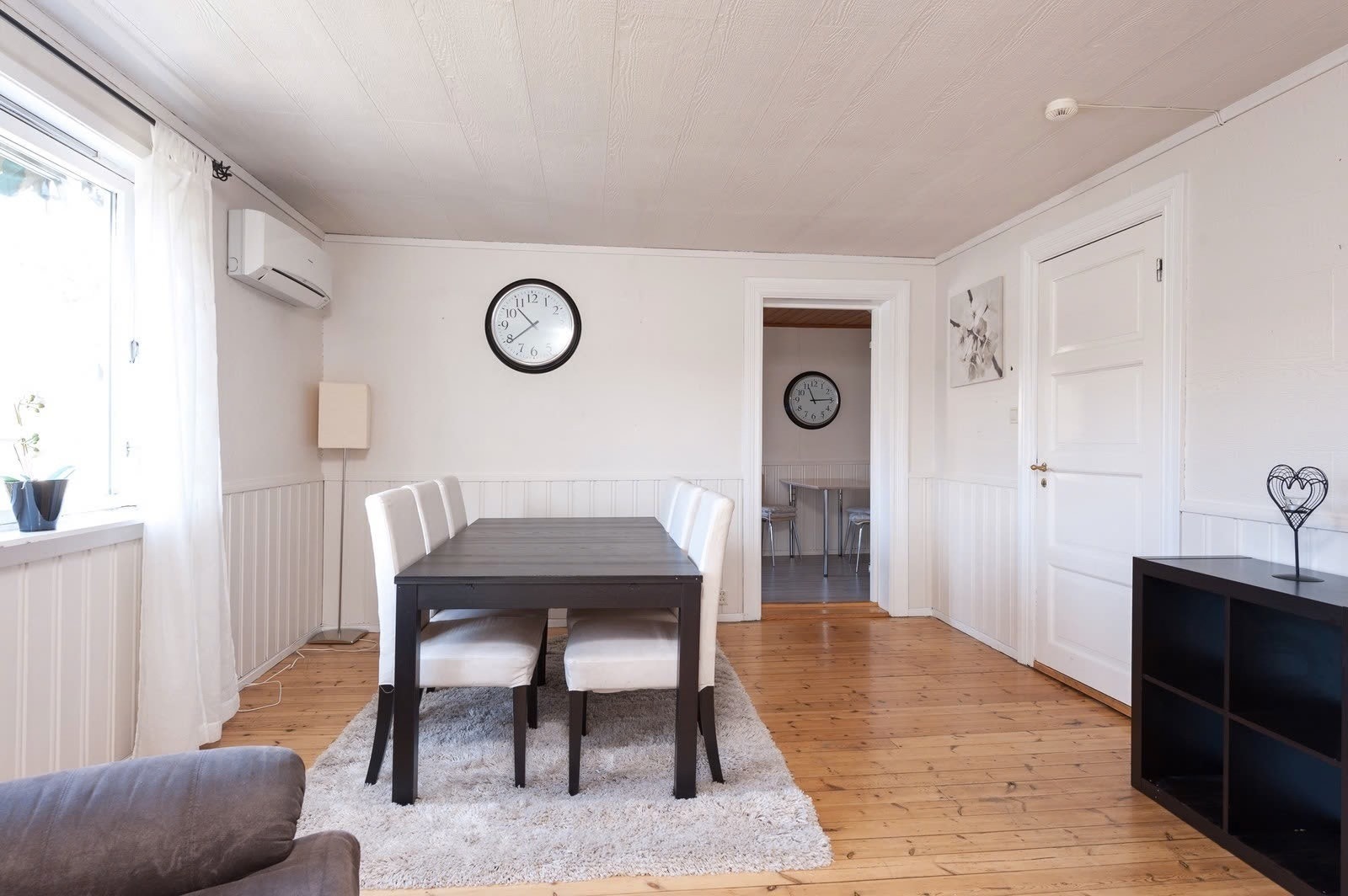 Fra spisestue har man også utgang til kjøkken. Galleribilde