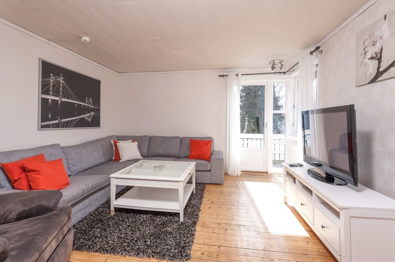 Velkommen til Jegergata 1 - Stor leilighet med 4 soverom, 2 bad og stor veranda. Et steinkast unna turområder i Ravnedalen og Baneheia. Galleribilde