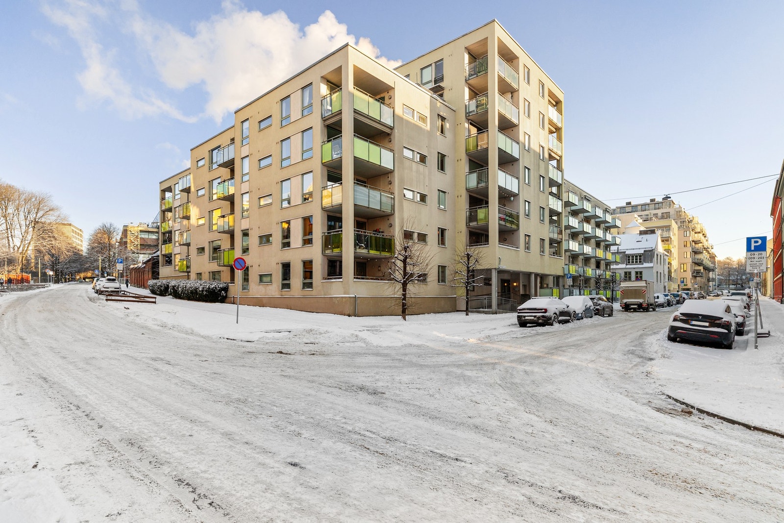 Moderne bygg fra 2007 med idyllisk beliggenhet på Rodeløkka, rett ved Sofienbergparken. Tilbaketrukket fra Grünerløkkas puls, samtidig med umiddelbar nærhet til alt du trenger i hverdagen. Galleribilde