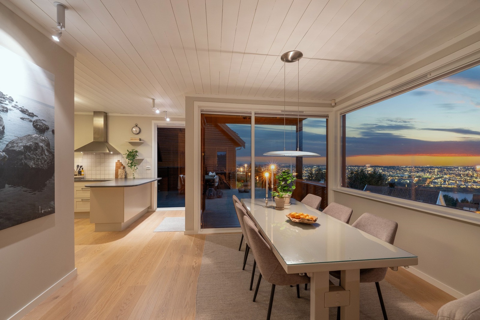 Her er det hyggelig å ønske gjester og familie til bords. Galleribilde