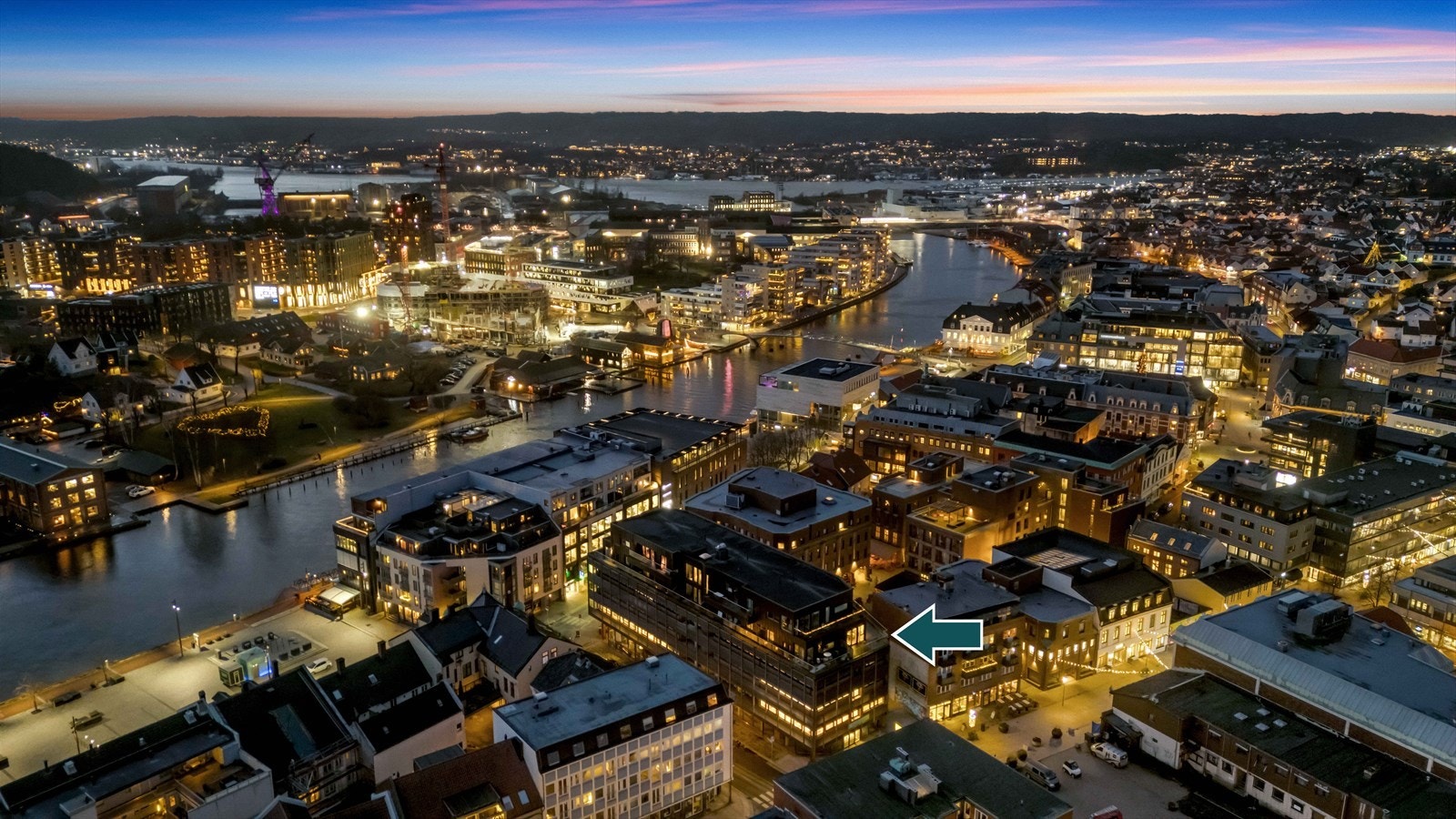 Her bor du midt i sentrum med koselige bygater og bryggepromenade rett utenfor døren! Galleribilde