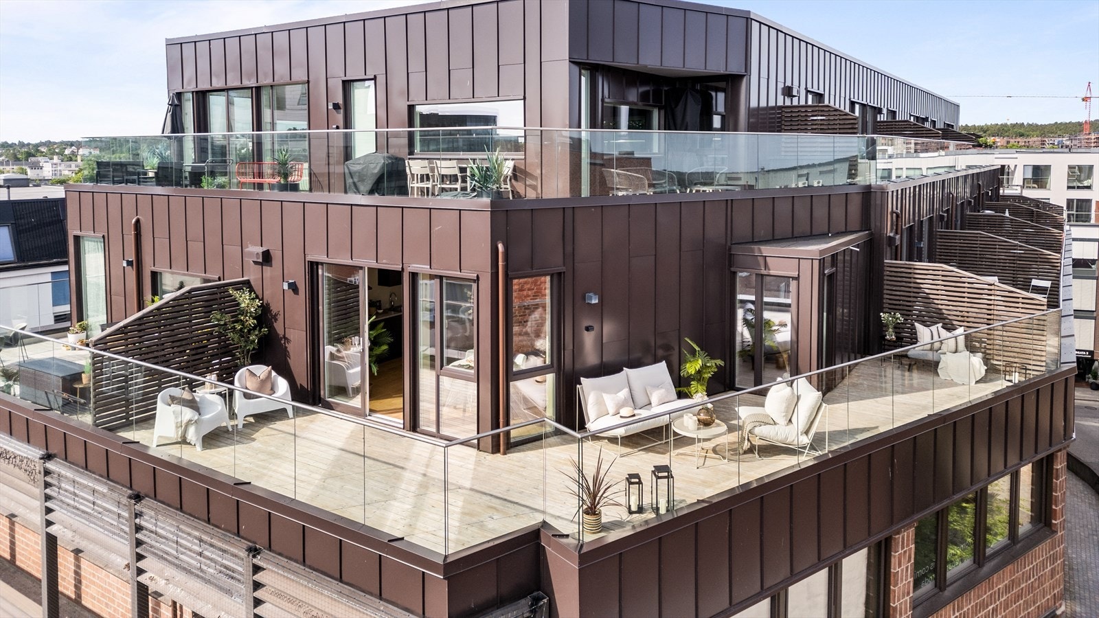 Fra stuen er det utgang til en romslig taksterrasse på ca 40 kvm Galleribilde