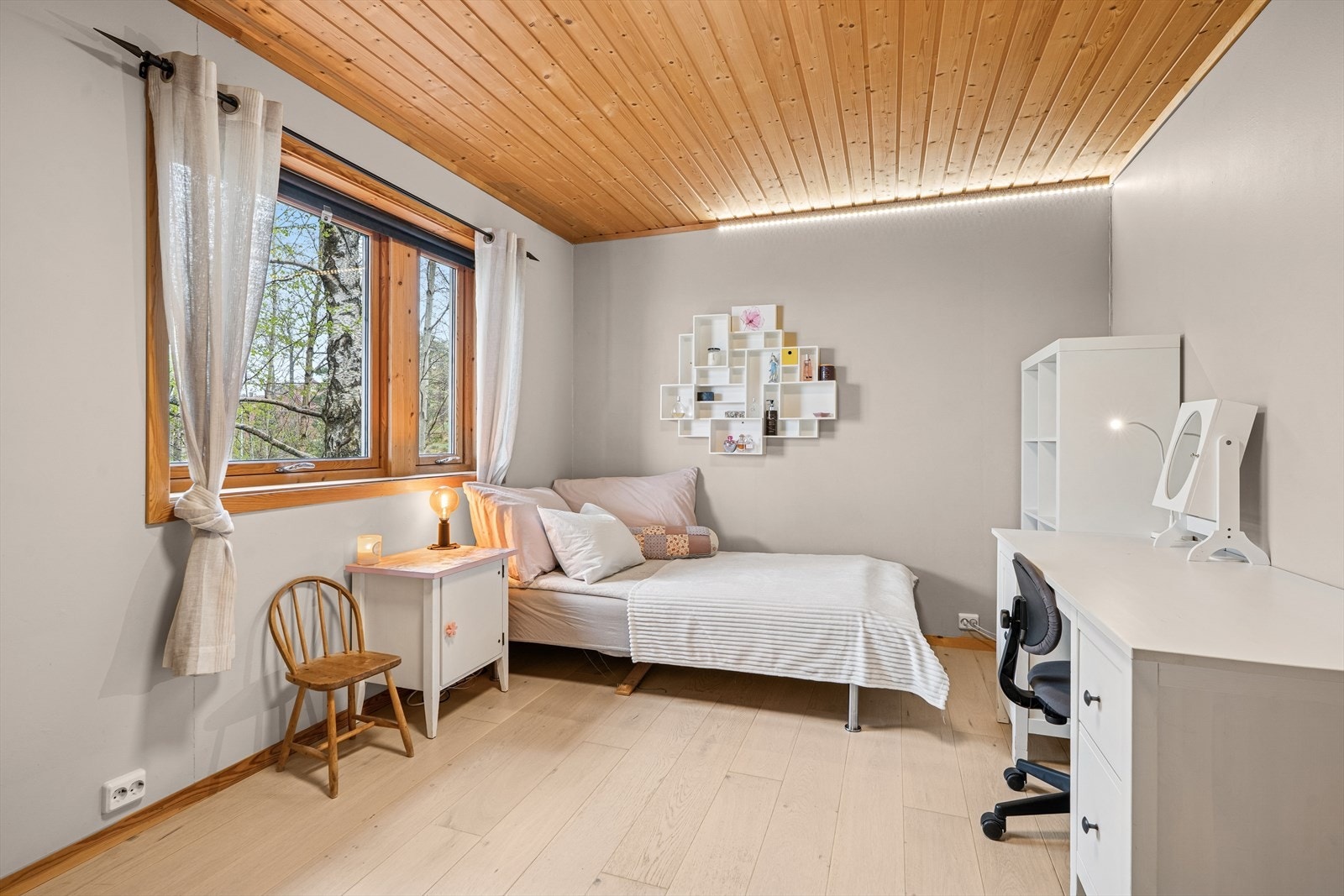 Romslig soverom i underetasjen. Galleribilde