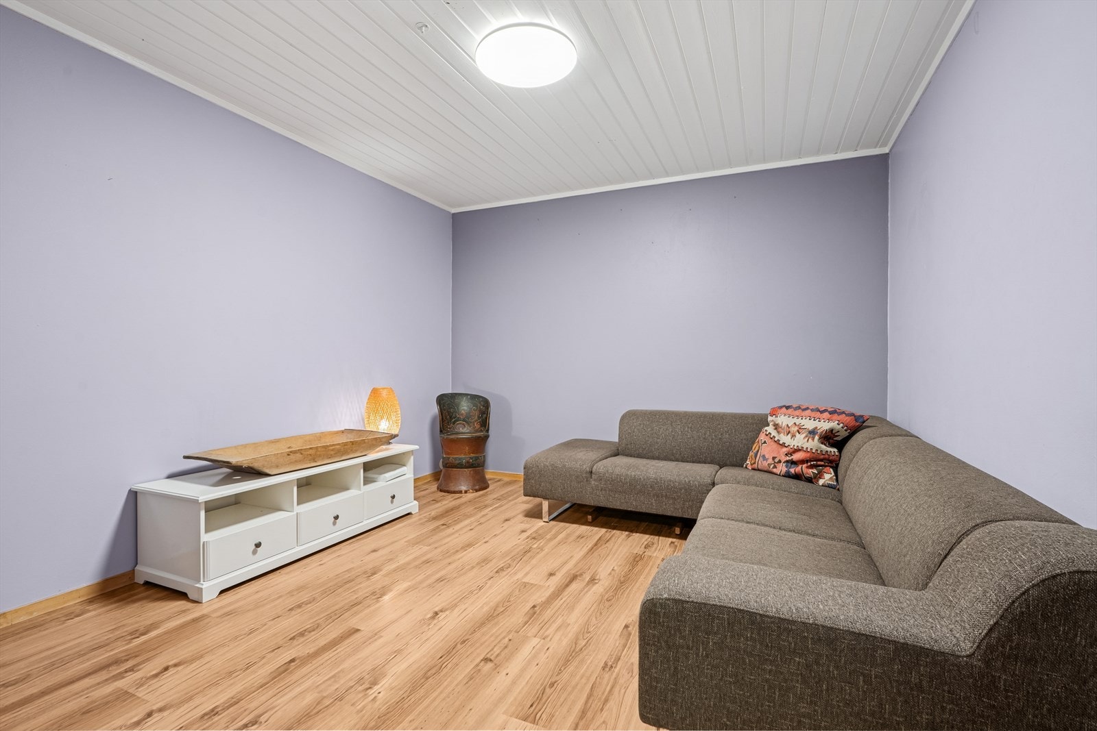 Romslig bod med god plass til oppbevaring - ikke godkjent for varig opphold. Galleribilde