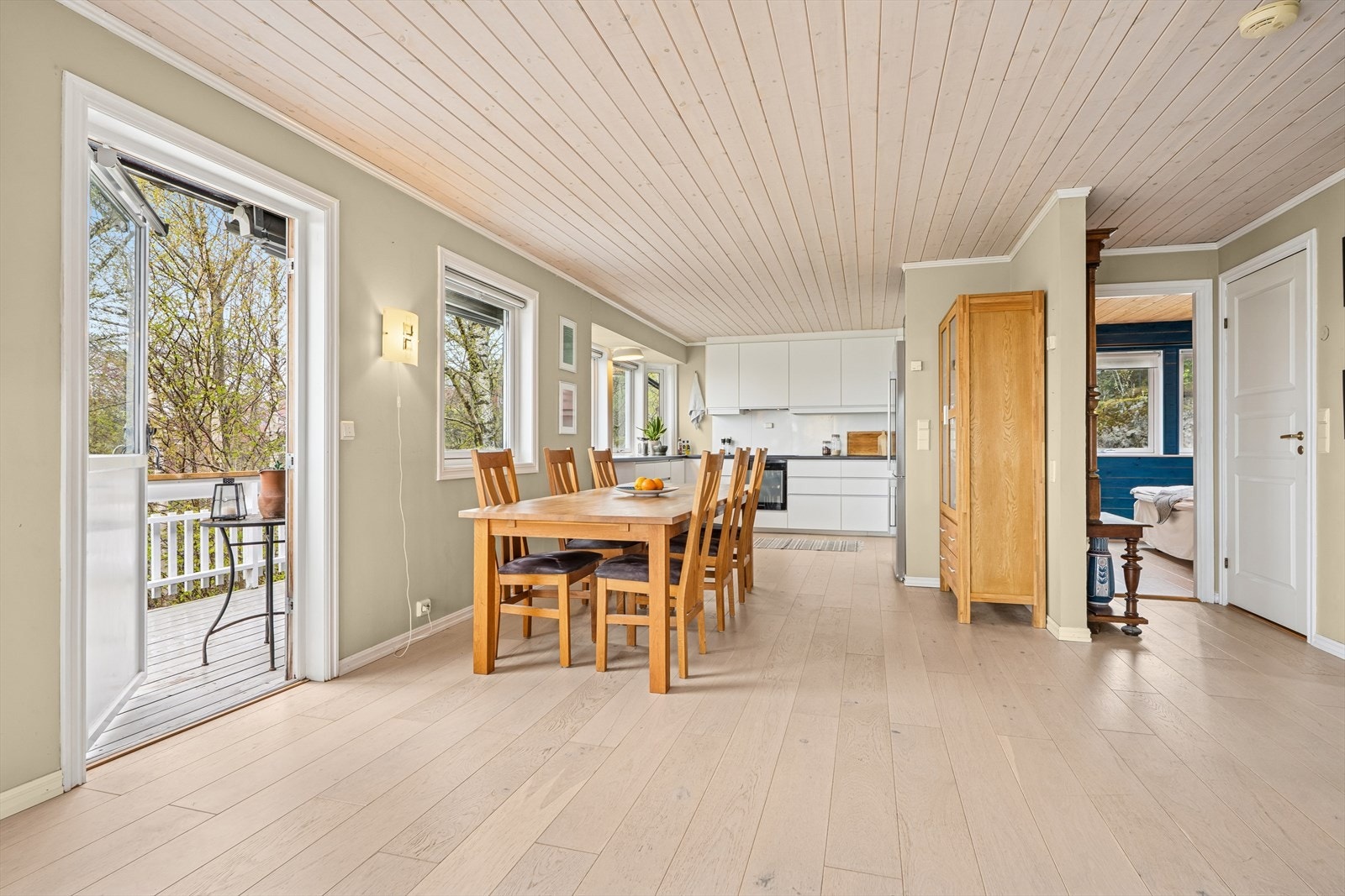 Det er også utgang til en koselig balkong på ca. 11 kvadratmeter. Galleribilde