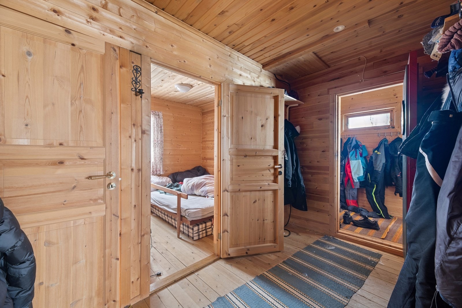 Gang og entré med gode lagringsmuligheter. Galleribilde