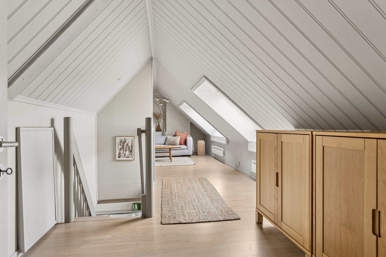 Øverste etasje med loftstue og soverom nr 2. Galleribilde