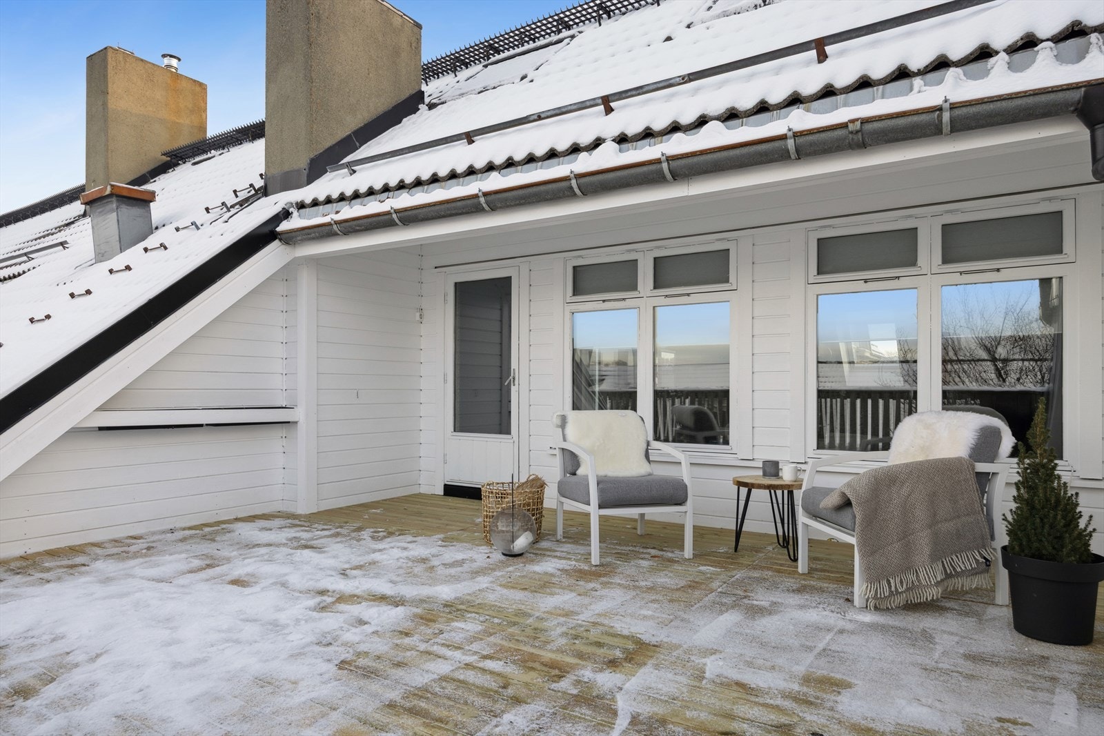 Innerste del av verandaen er overbygget og lun. Galleribilde