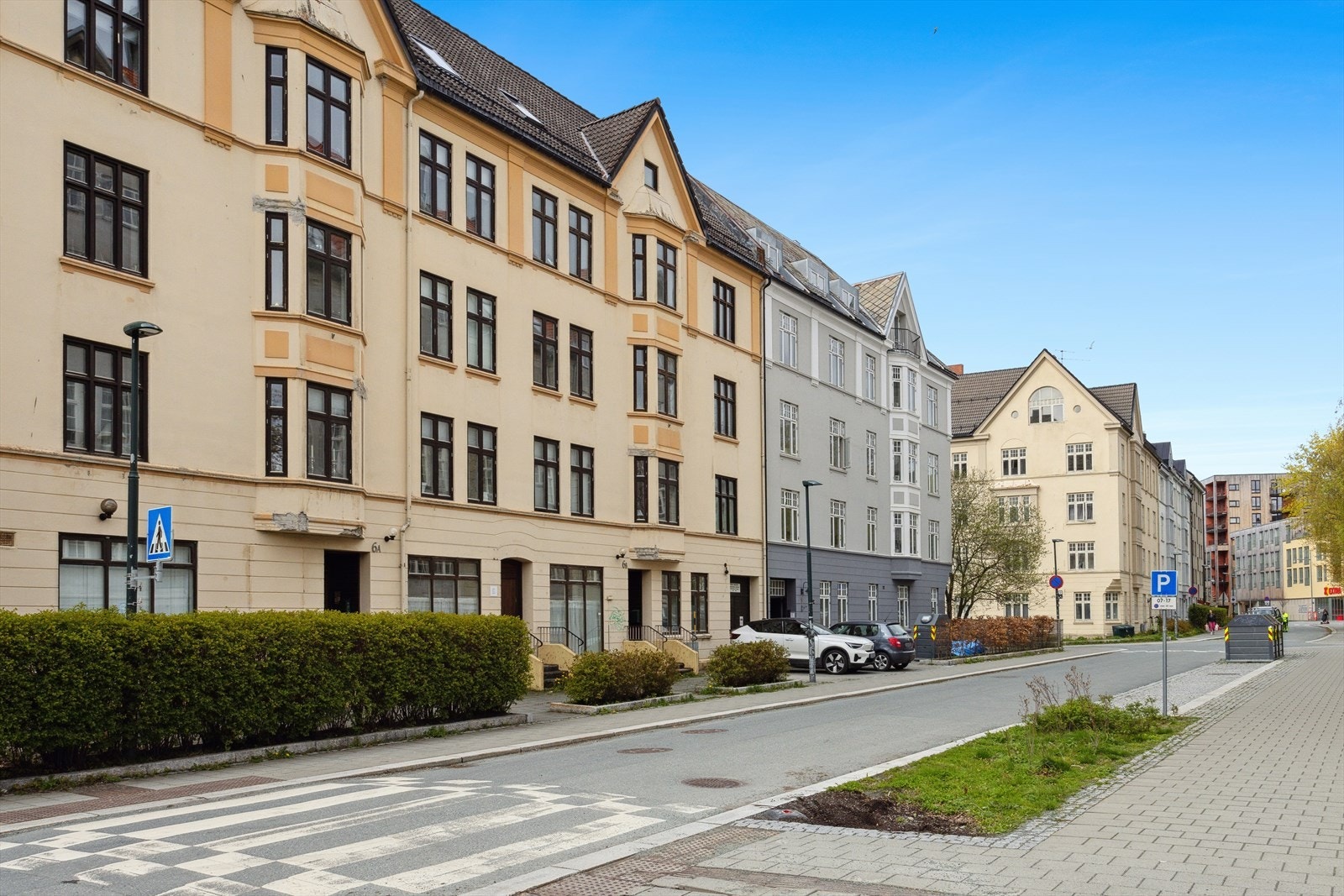 Ladeveien 6a er en ærverdig bygård fra 1912 midt i hjertet av Lilleby. Galleribilde