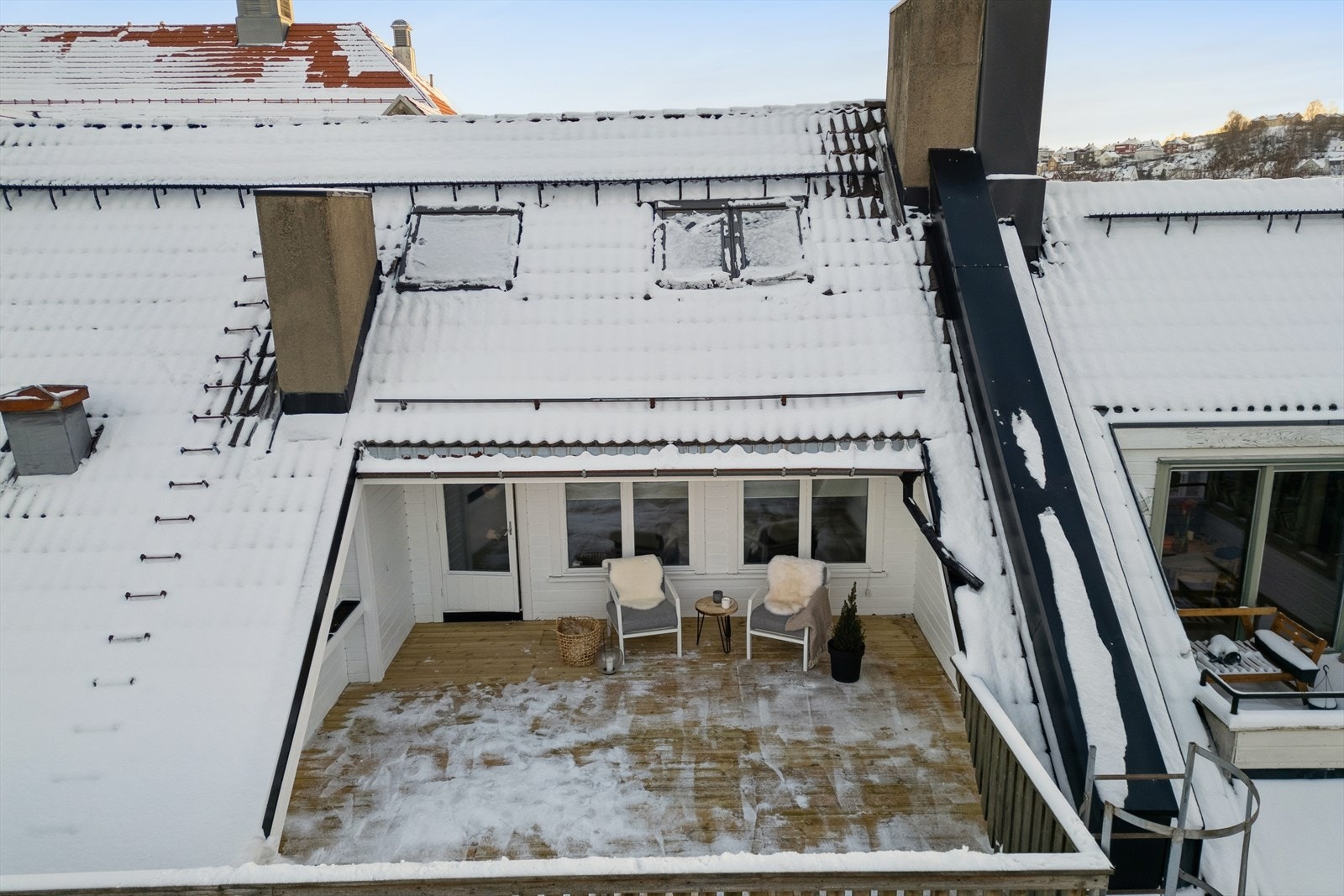 Fantastisk og usjenert veranda tilhørende kun denne leiligheten, noe som er relativt sjeldent i dette området. Galleribilde