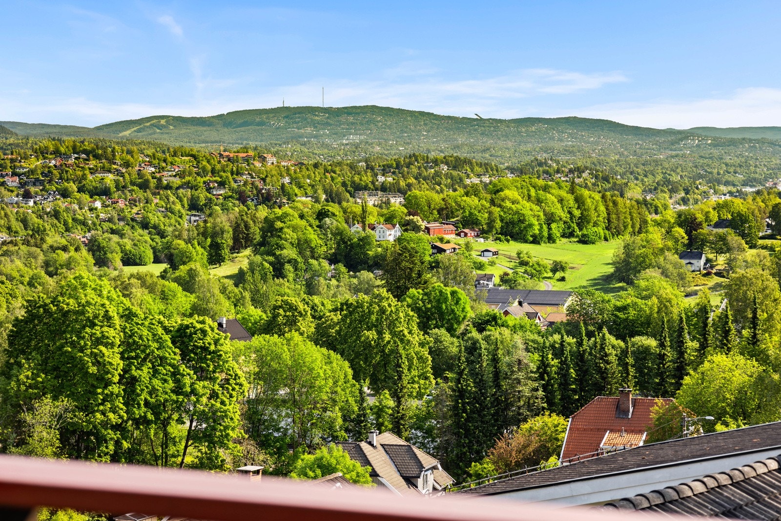 Utsikt fra terrasse utenfor spisestuen Galleribilde