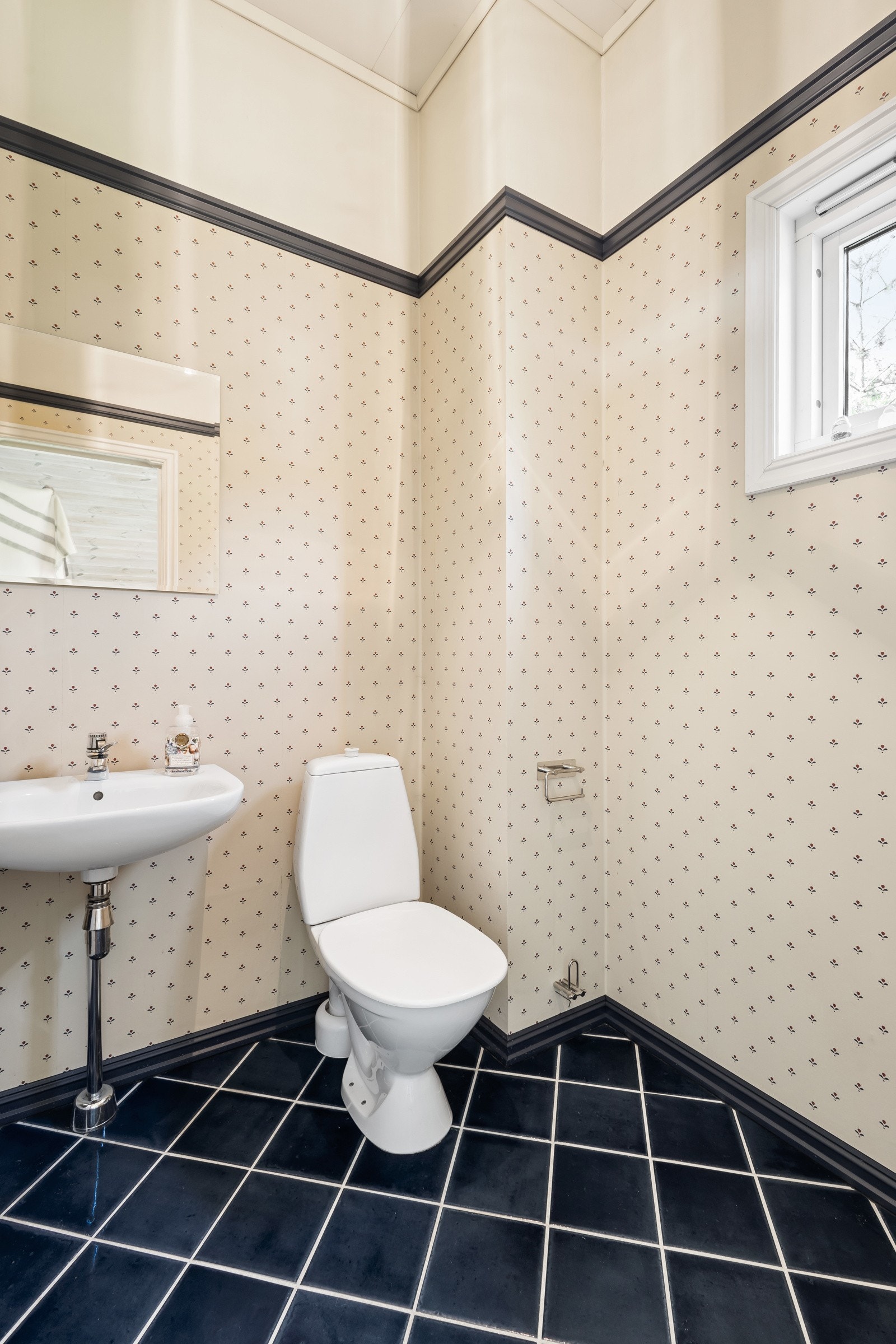 Gjestetoalett i hall Galleribilde