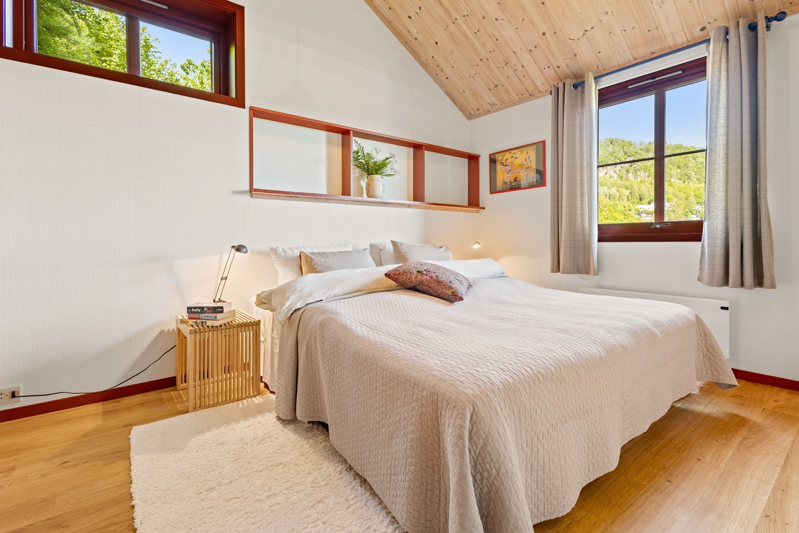 Soverom 2 med meget god takhøyde Galleribilde