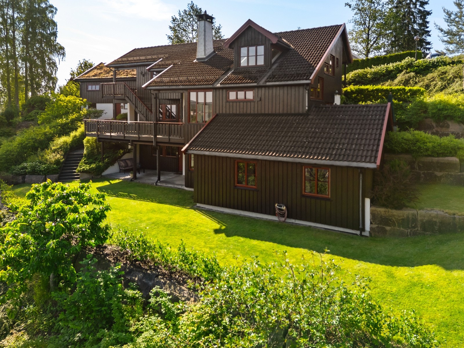 Boligen er tegnet av arkitekt MNAL Erland Blakstad med spennende utforming og gode funksjonsløsninger Galleribilde