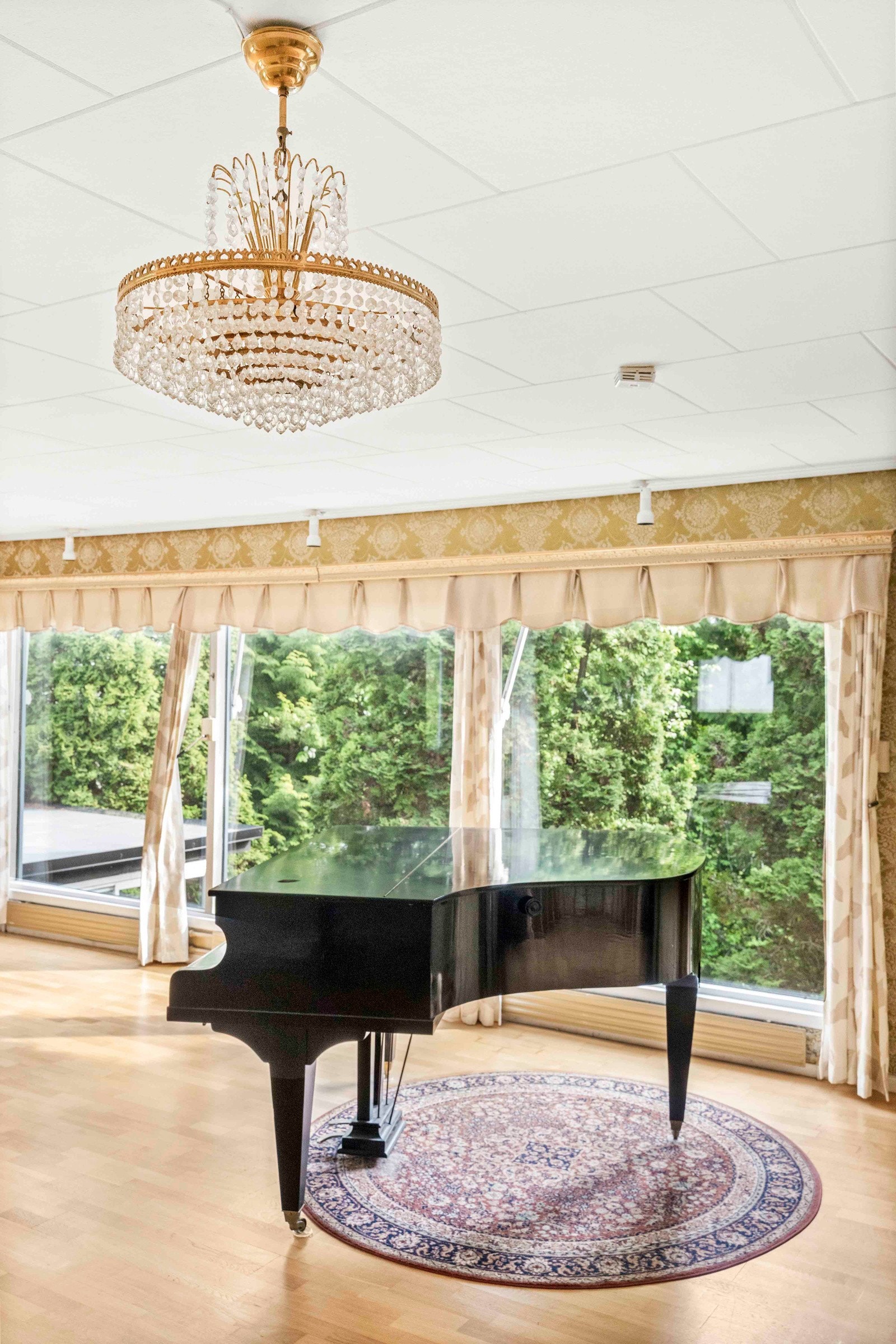 I stuen har man god plass til mange detaljer og større soner Galleribilde