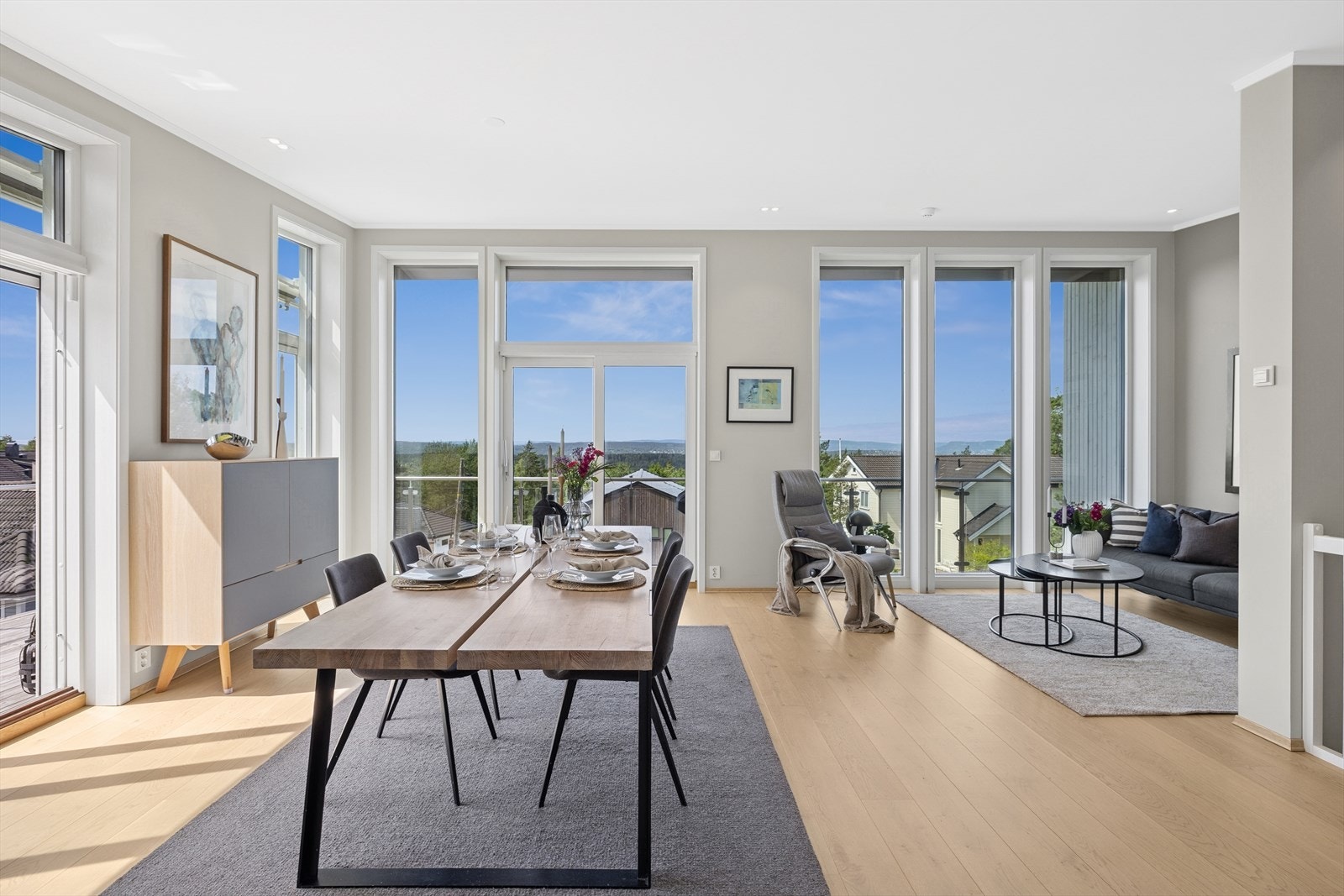 Moderne og innholdsrik halvpart av tomannsbolig med en god planløsning. Galleribilde