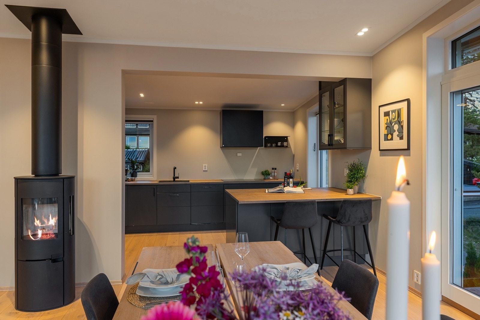 Peisen er med på å skape en herlig kveldstemning. Galleribilde