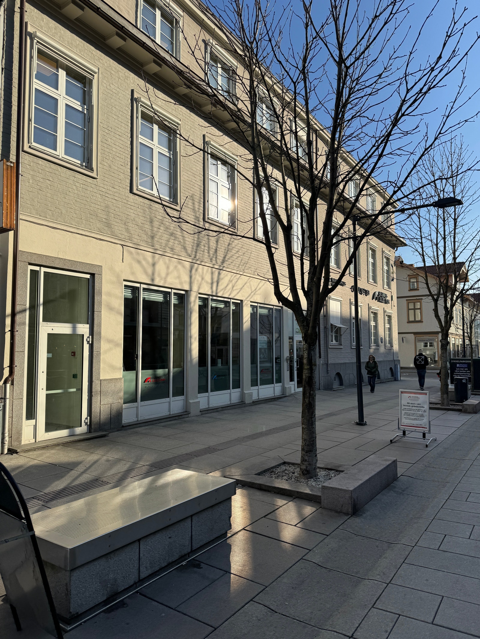 Vi tilbyr ulike medlemskap, alt samlet i én pris.
Plasser i åpent landskap, fast plass i åpent landskap og eget låsbart teamkontor. Galleribilde