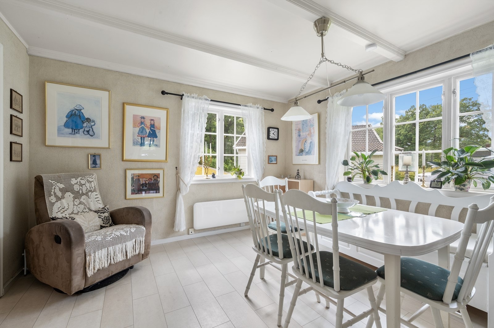 Spiseplass i forbindelse med kjøkken Galleribilde