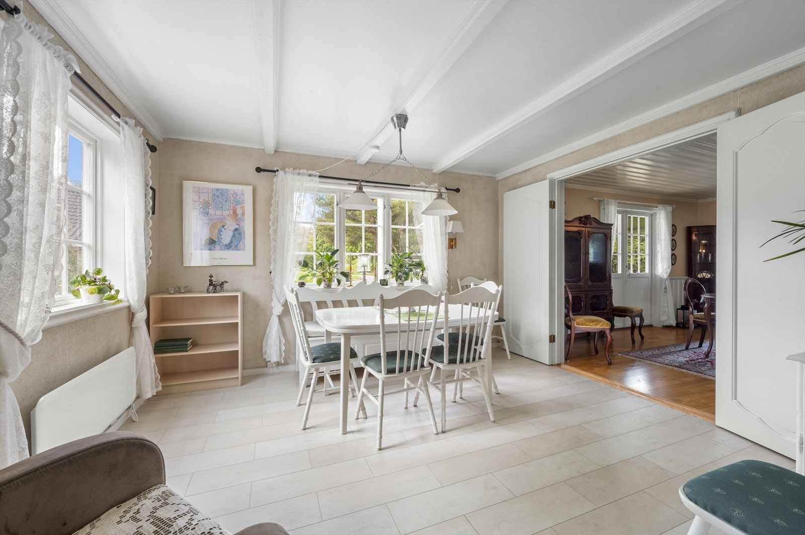 Spiseplass i forbindelse med kjøkken Galleribilde