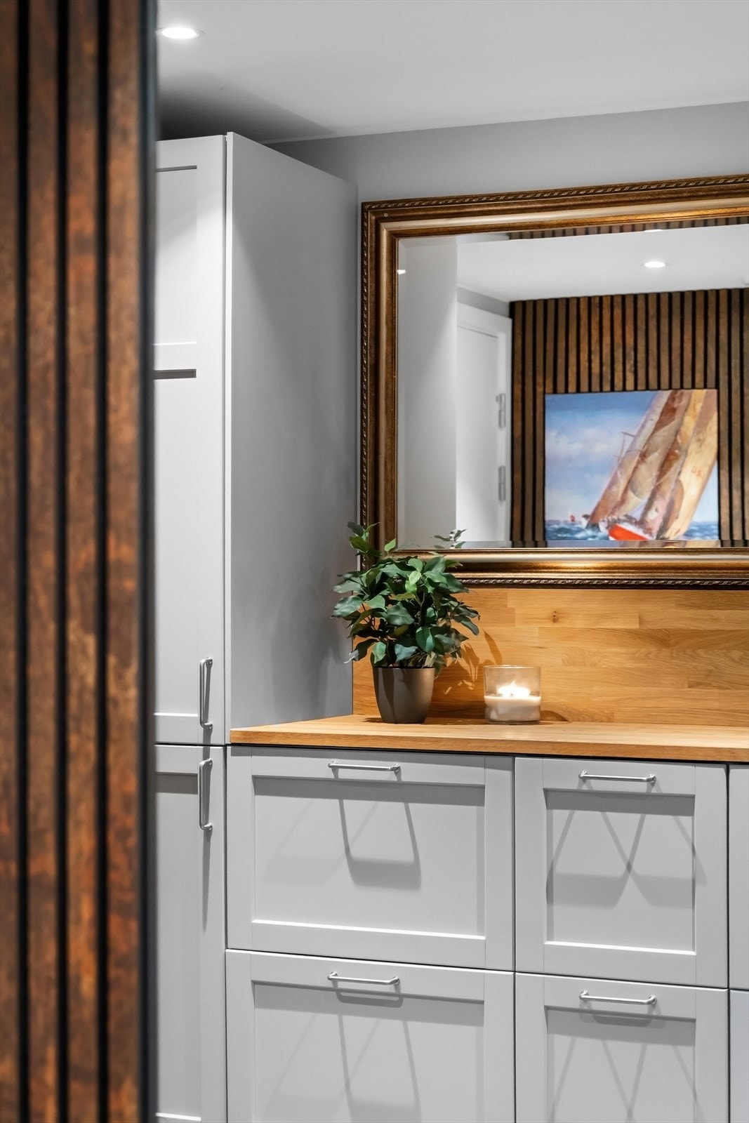 Her er det lagt vekt på gode løsninger med mye lagringsplass. Galleribilde