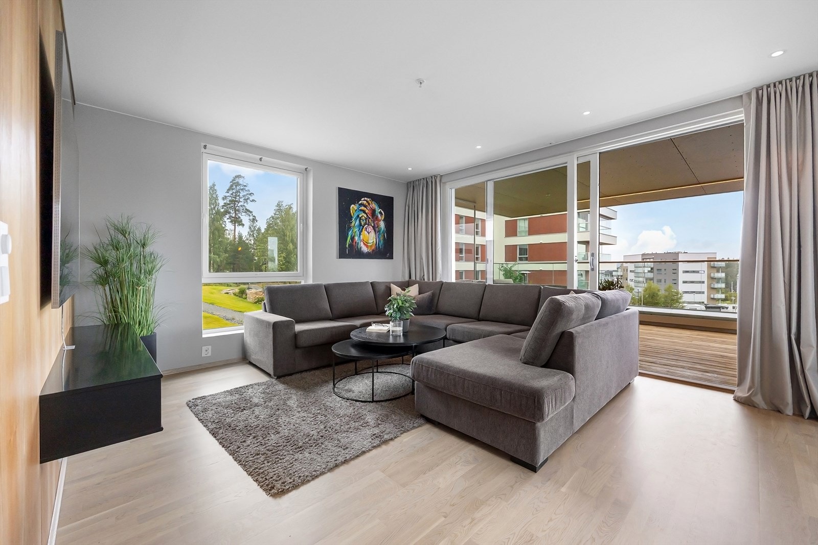 Leiligheten har en fin beliggenhet i 2. etasje med heisadkomst. Galleribilde