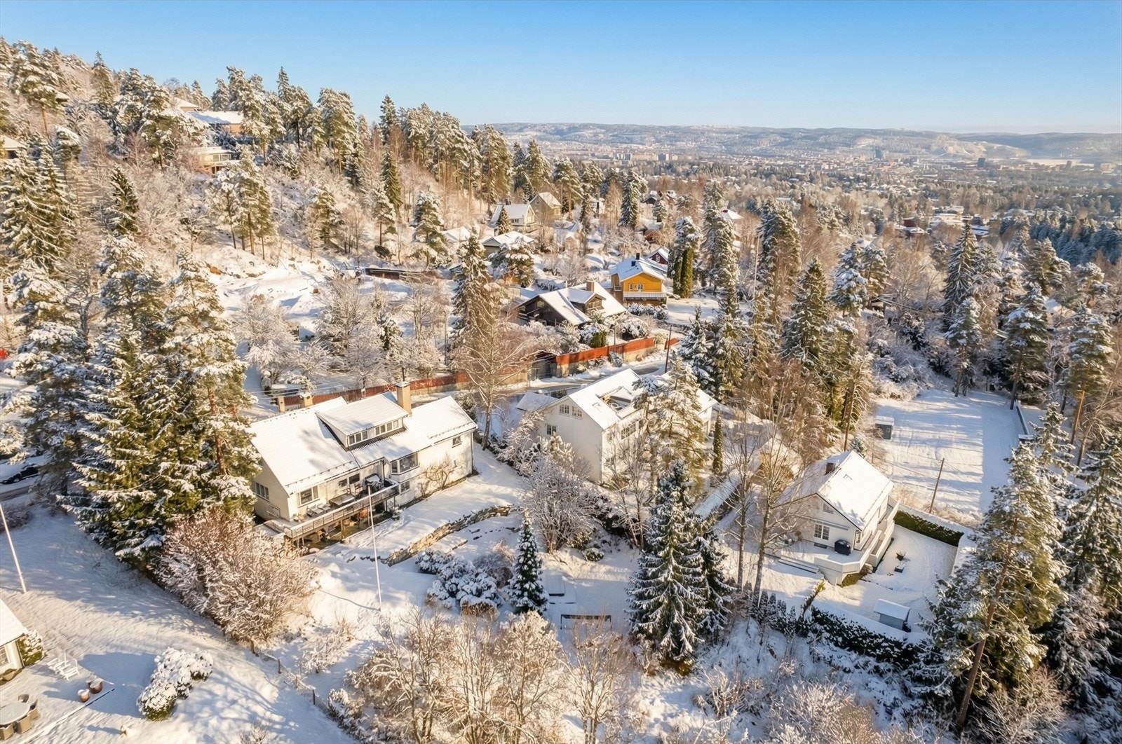 Eiendommen ligger i et veletablert og etterspurt område som er både fredelig og barnevennlig Galleribilde