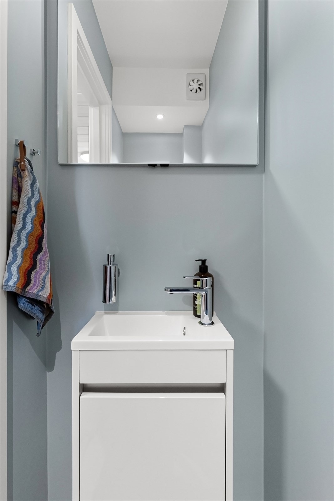 Separat toalettrom ifbm. gang i hovedetg. Oppgradert i 2018 Galleribilde