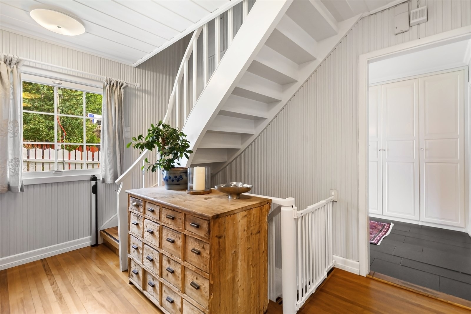 Trapp opp til husets toppetasje Galleribilde