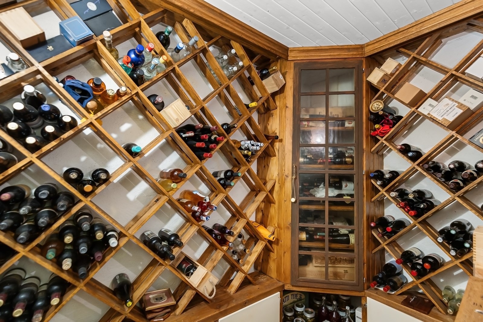 Vinrom i kjeller Galleribilde