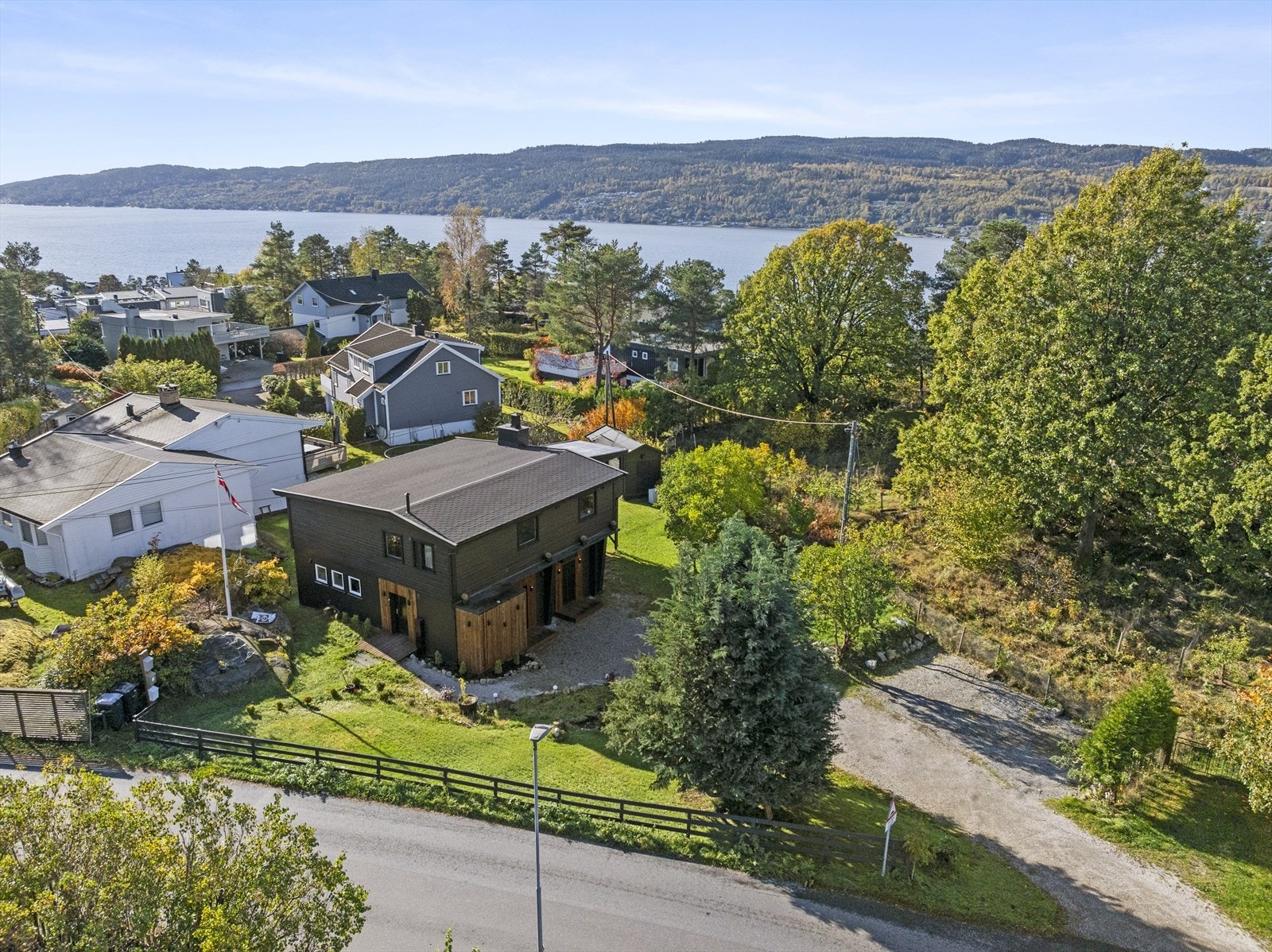 DNB Eiendom v/ Joachim Norum Larsen ønsker velkommen til denne moderniserte og oppgraderte eneboligen i Vestbyveien 83 Galleribilde