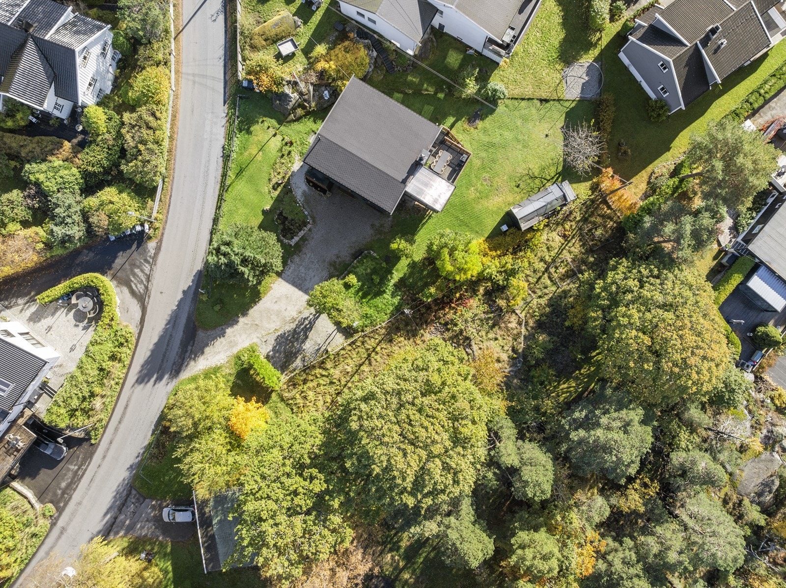 Rett utenfor døren finner du vakre turstier, lysløyper og rekreasjonsområder som inviterer til et aktivt friluftsliv året rundt Galleribilde