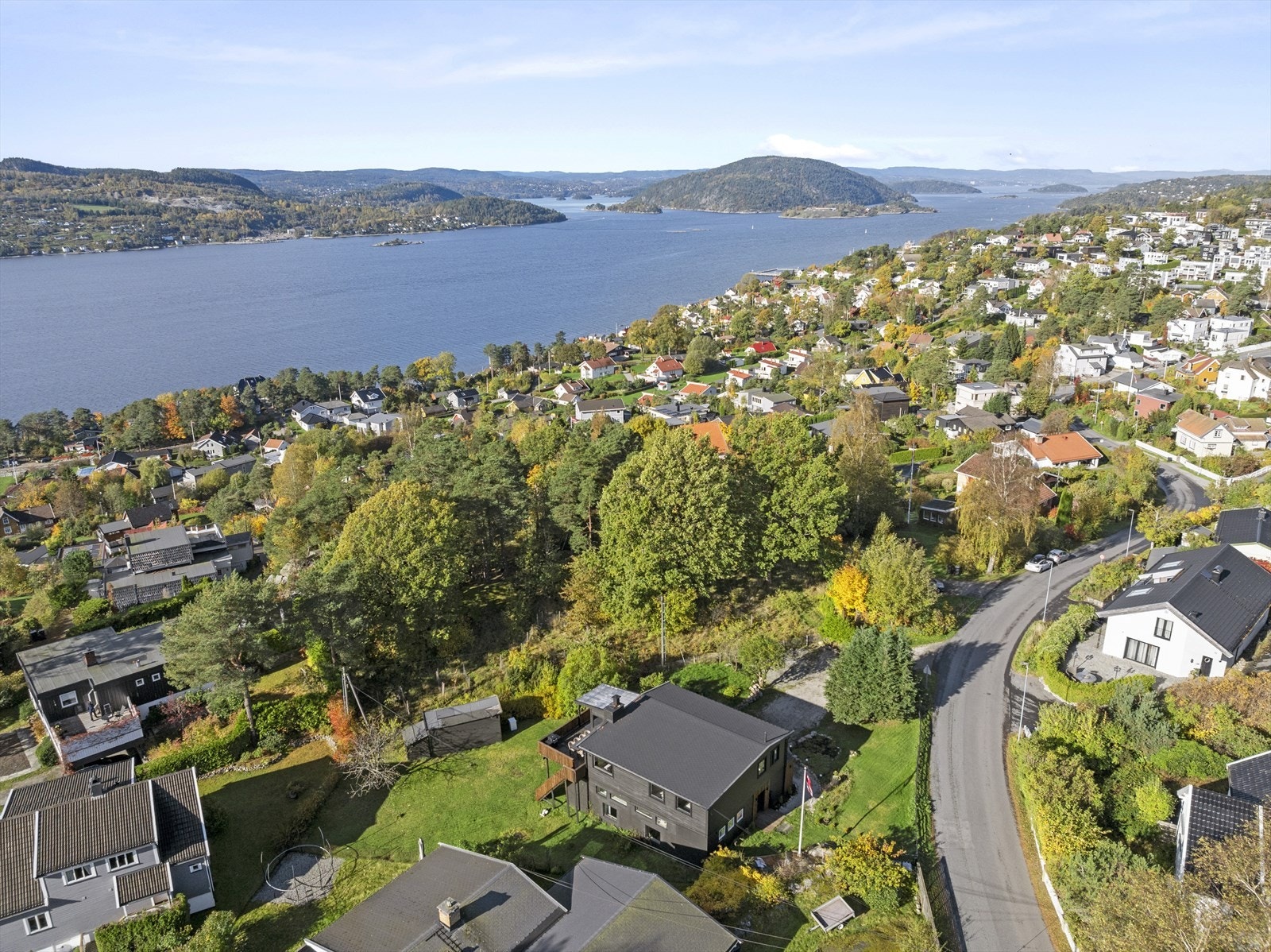 Her bor du trygt og fredelig, med kort og bilfri skolevei til Sogsti barneskole, og gangavstand til flere barnehager Galleribilde