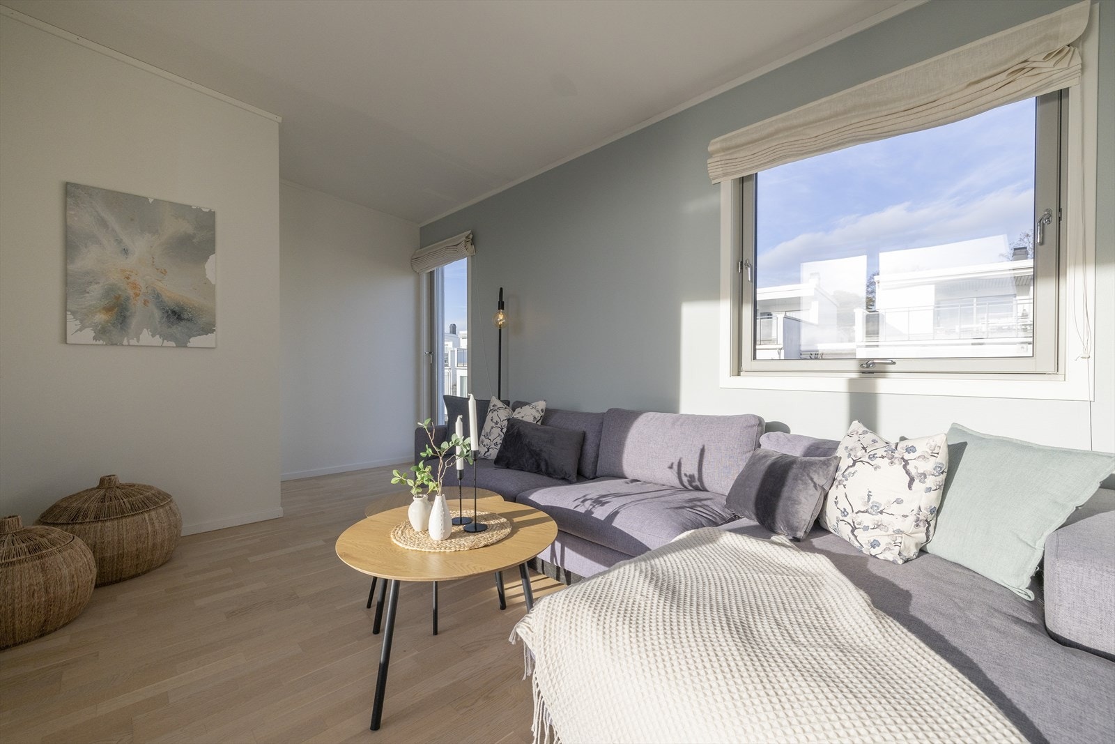 Lys og fin stue i 3.etasje Galleribilde