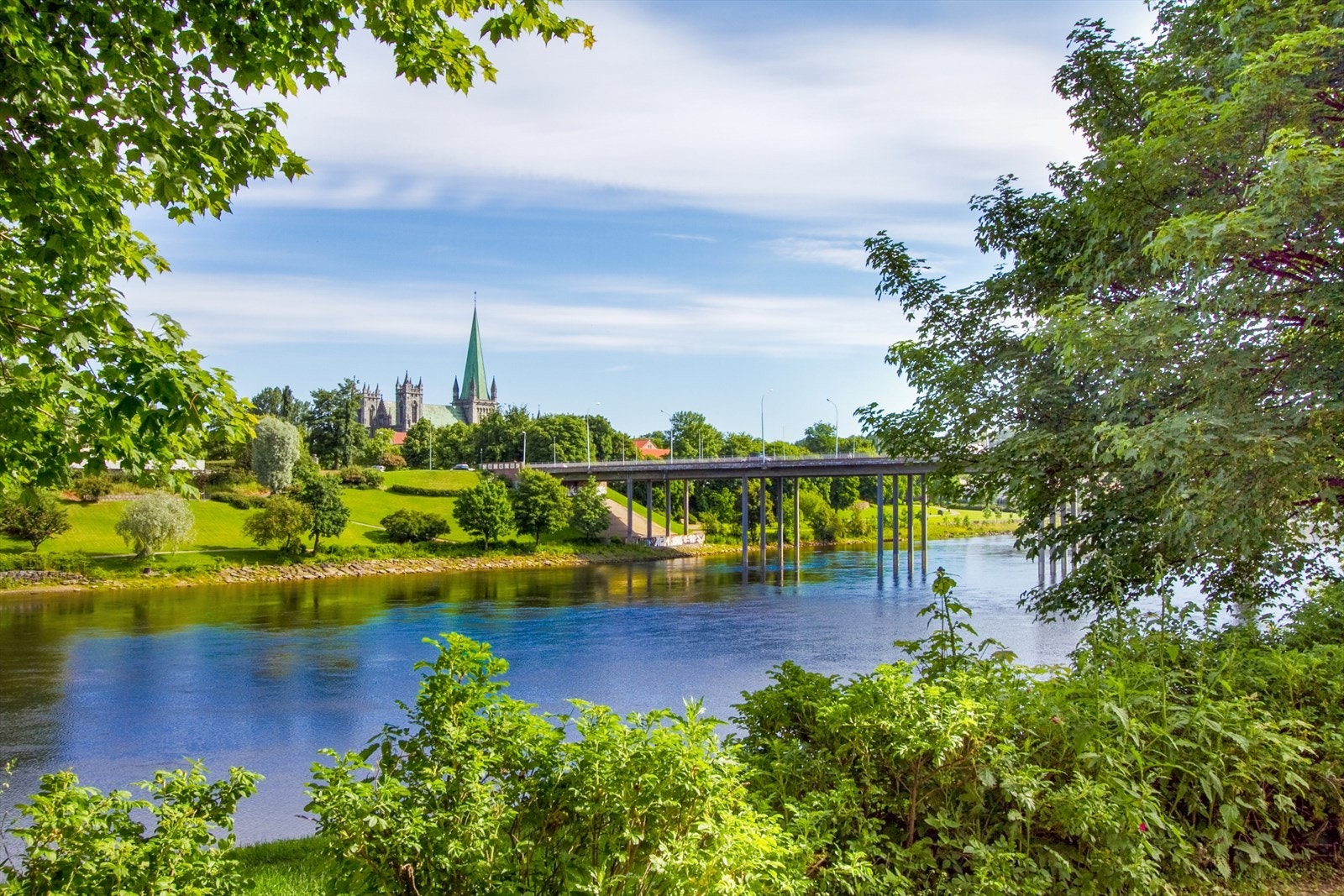 Fra boligen er det kort vei til Nidelven og Nidarosdomen. Galleribilde