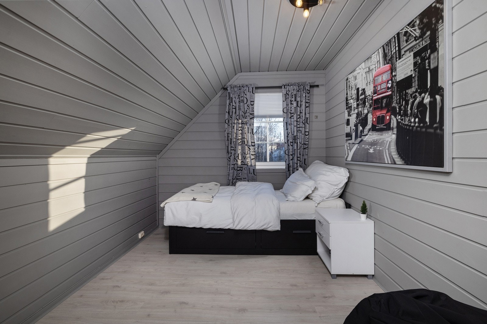 Rommene har god plass til både senger og garderobeløsninger. Galleribilde