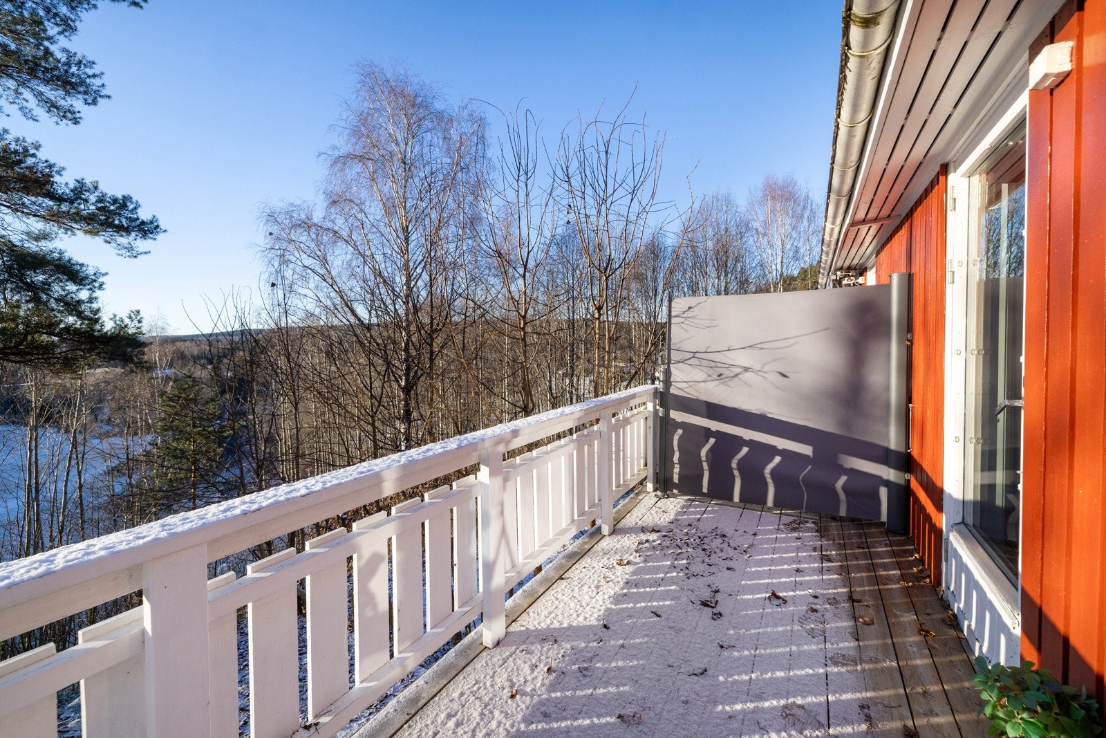 Gode solforhold fra terrassen gjør dette til en flott plass å tilbringe tid i sommerhalvåret. Galleribilde