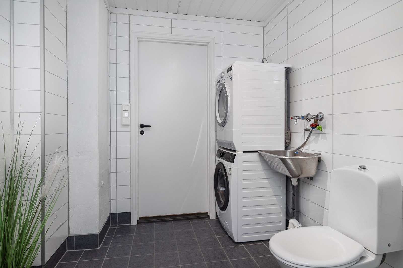 Opplegg til vaskemaskin og tørketrommel. Galleribilde