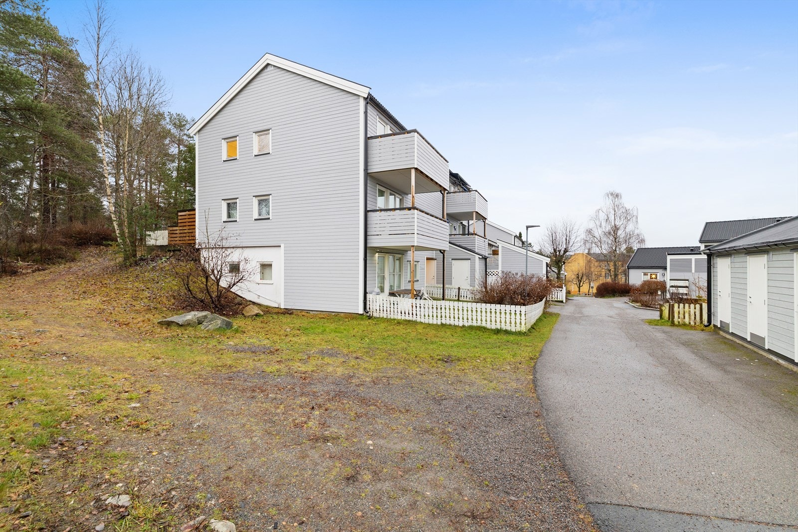 Leiligheten ligger øverst, er gjennomgående og i byggens ende. Galleribilde