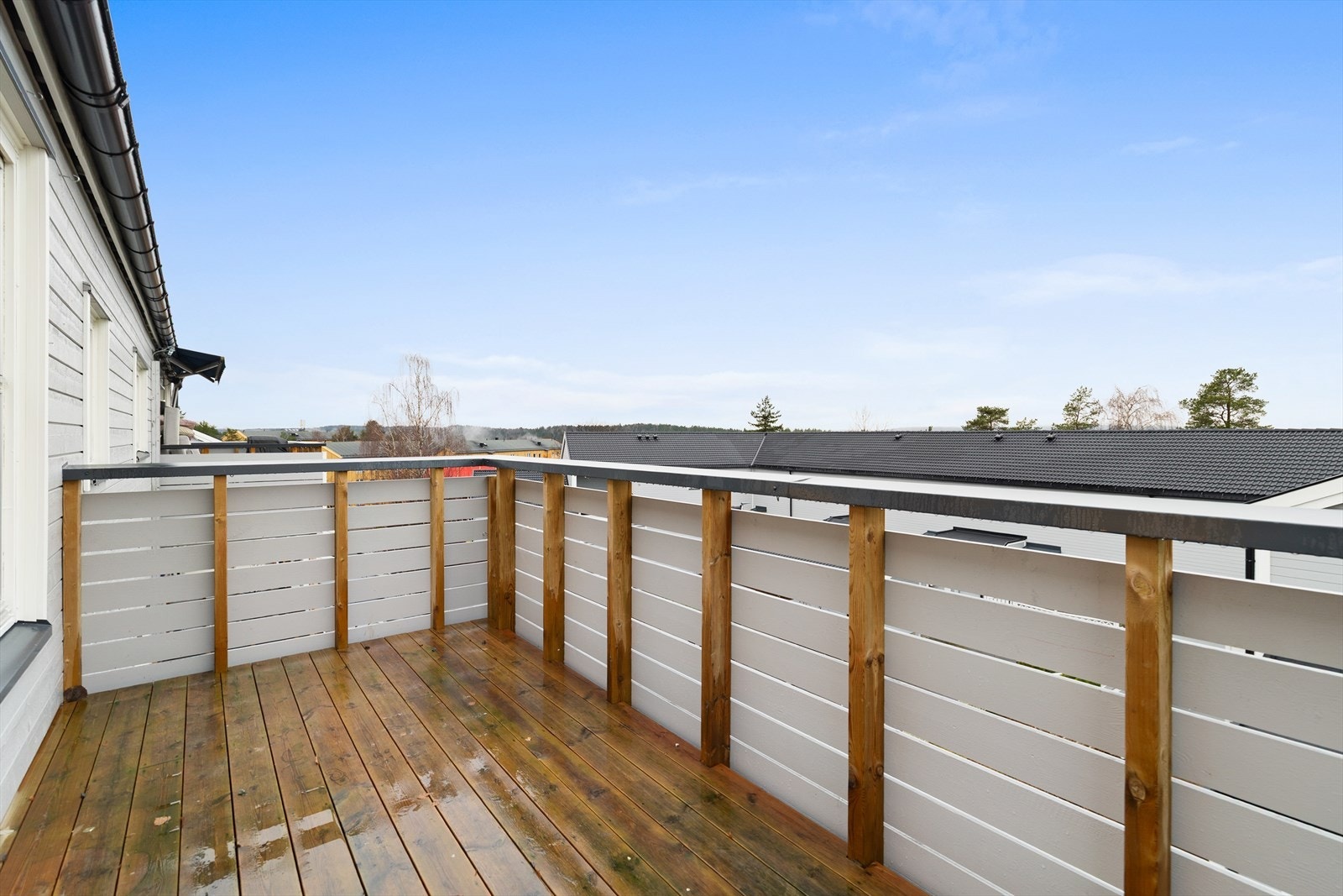 Den vestvendte balkongen på 7 m² har gode solforhold på ettermiddagen. Galleribilde