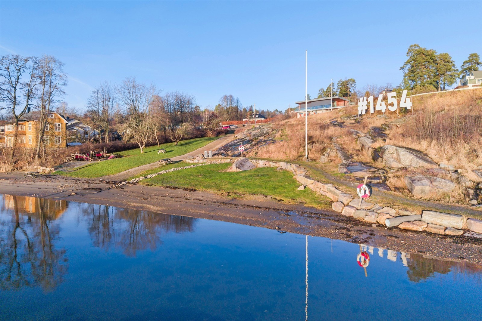Det er kort gangavstand til badestrand og fine friarealer Galleribilde