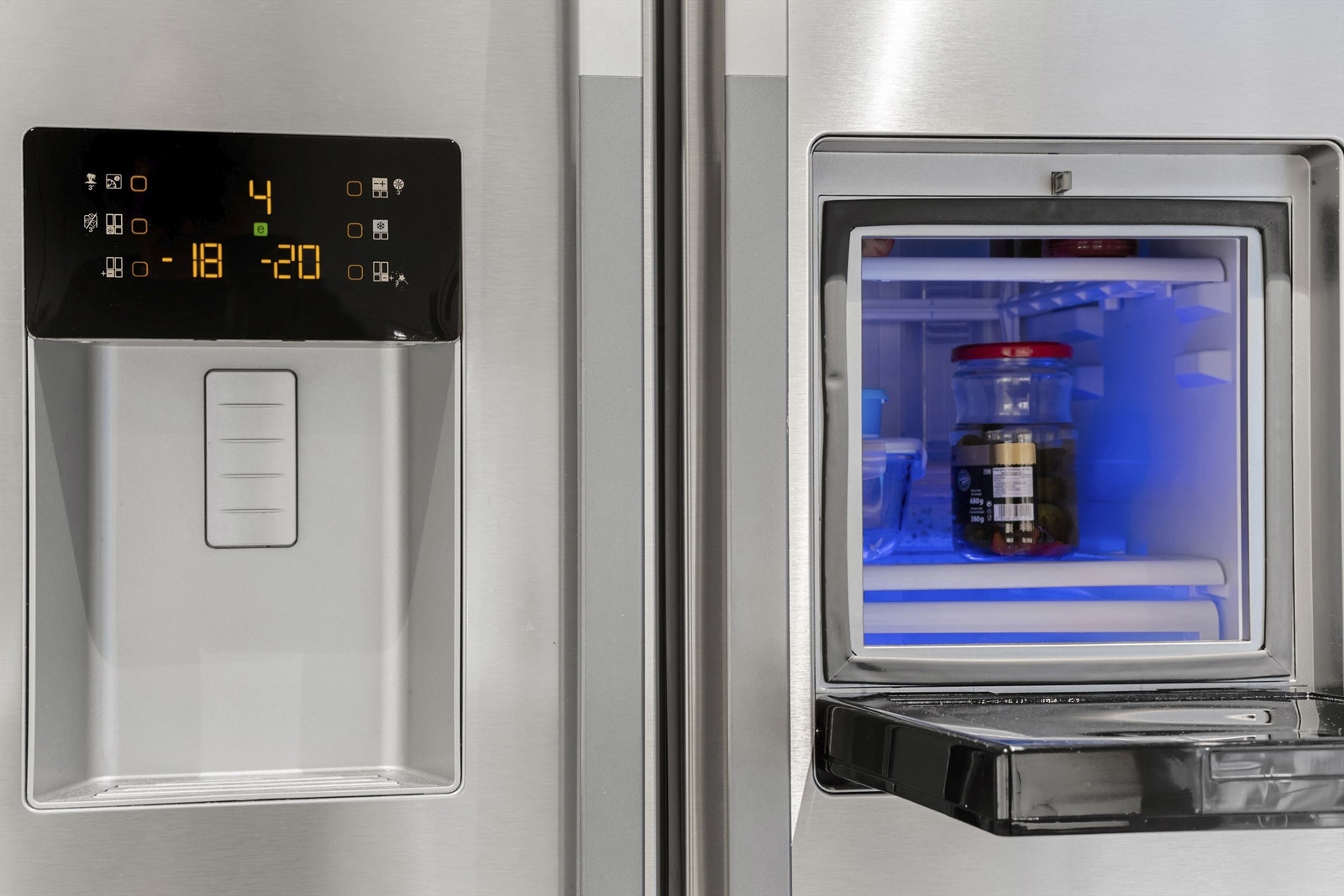 Detaljer fra kombiskapet Galleribilde