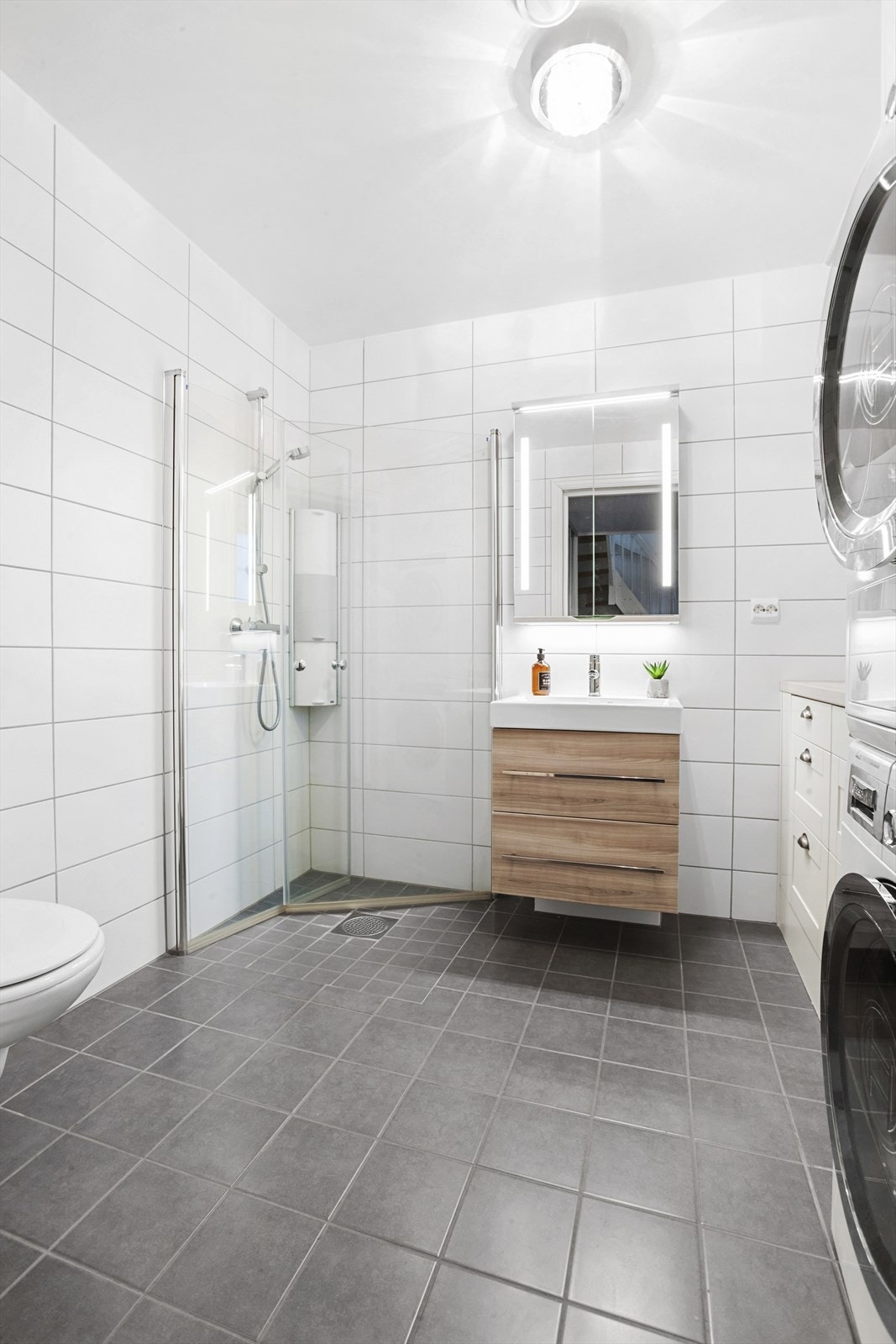 Tørketrommel er fastmontert over originalt Boschbrett, med skuff Galleribilde