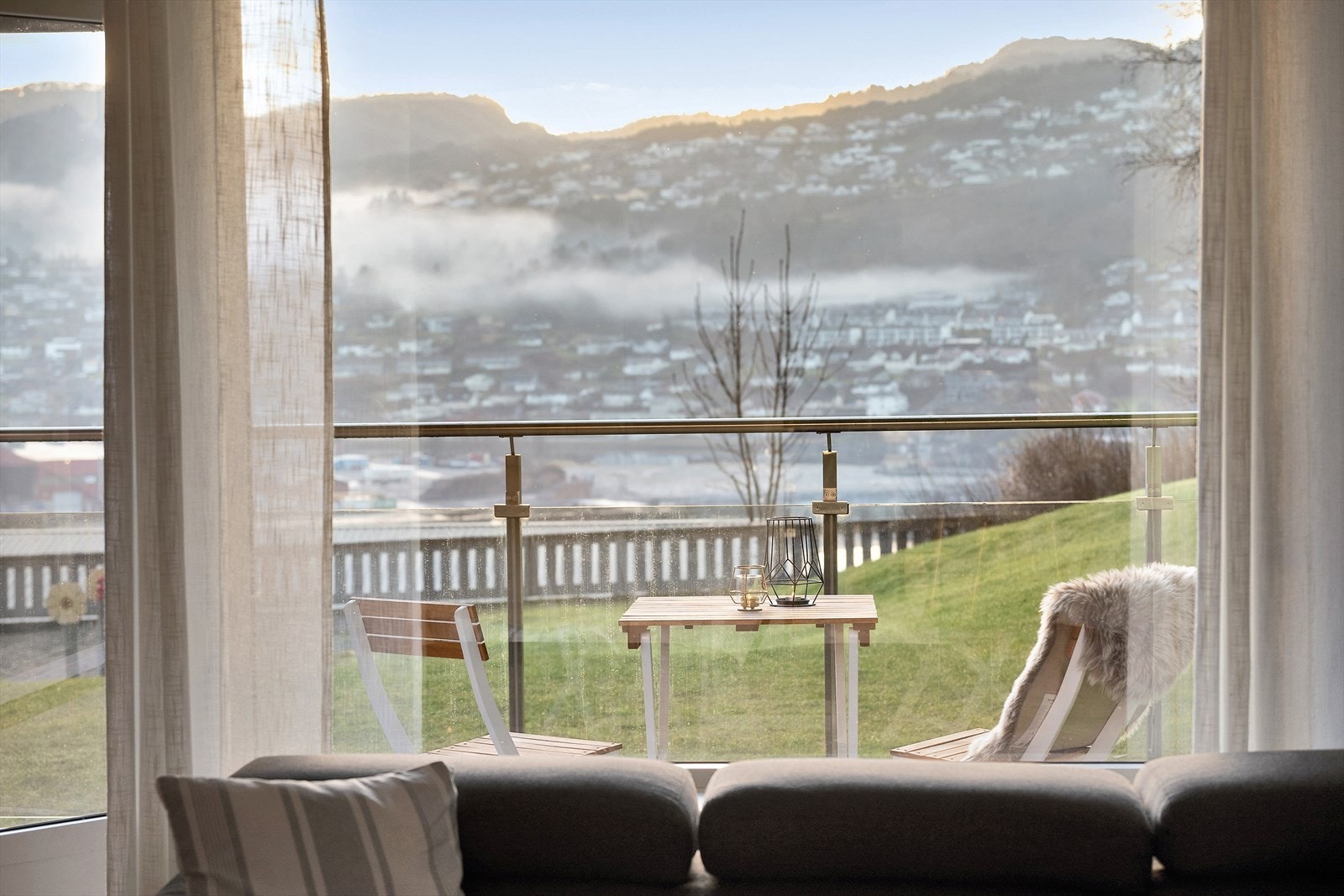 Her ser du indre del av fjorden frå stova også. Galleribilde